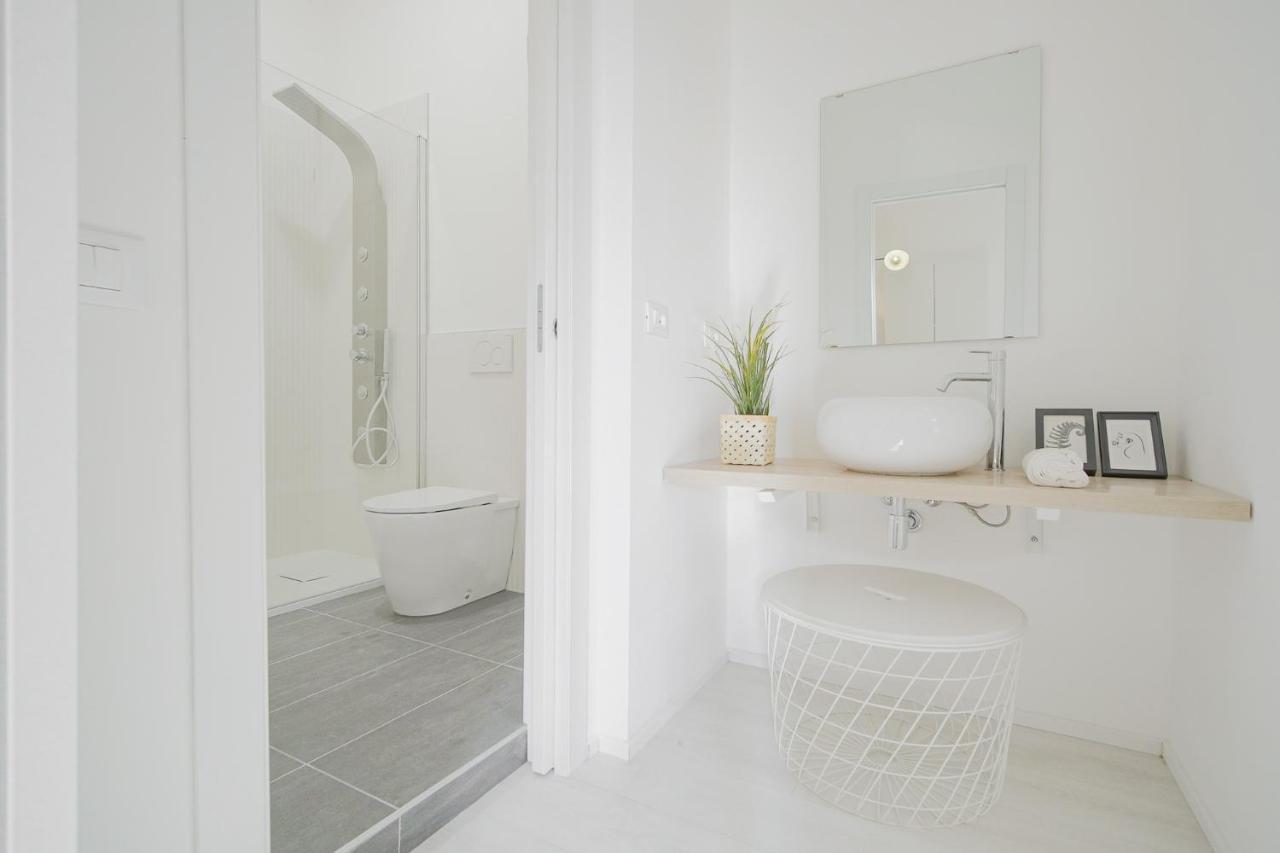 Cont36 -Total White- Esclusive Apartment Milan Bagian luar foto